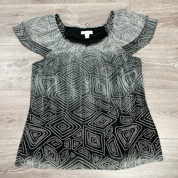 Dressbarn Layered Flutter Sleeve V-Neck Blouse Geometric Print L - Picture 3 of 13
